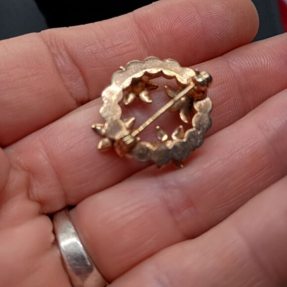 Vtg Enamel Floral Wreath Brooch Round Pin Multicolor Flowers & faux Seed pearls - Picture 4 of 4